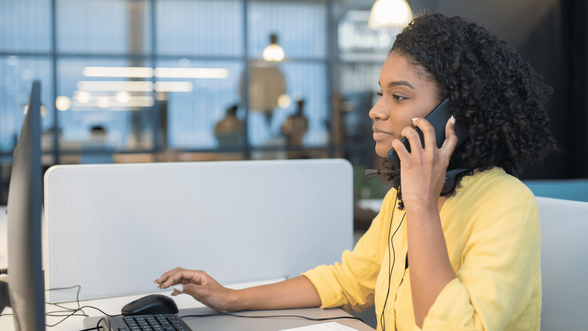 femme au téléphone